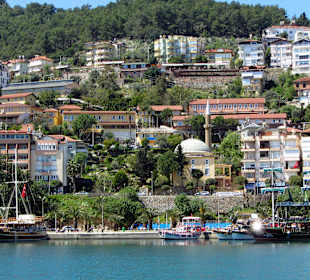 Blick vom Boot auf Hafen