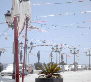 Der Kirchplatz mit den Guanchenkönigen