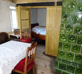 In den Räumen eines alten Bauernhofes