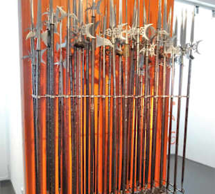 Rundgang durch die Rüstkammer des Landesmuseums