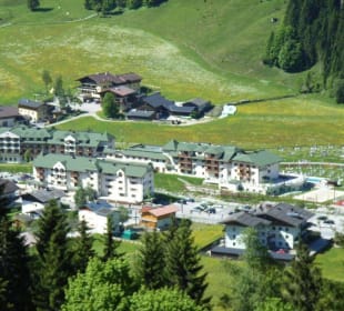 Luftbild vom Berg auf den Robinson Club Amadé