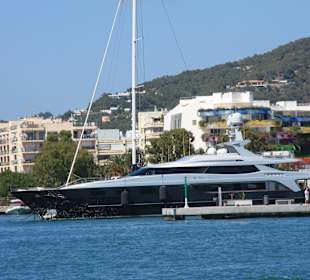 Mit dem Boot von Eularia nach Ibiza Stadt