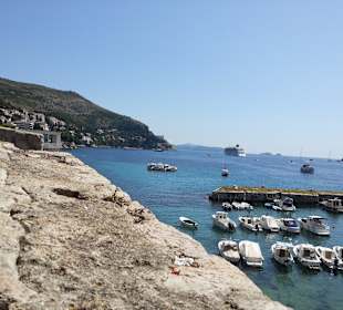 Blick von der Hafenmauer