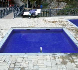 Kleiner Pool mit Lauwarmwasser