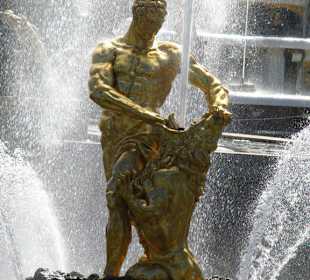 Fonte spettacolare a Peterhof