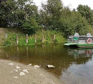 Holsterhausener Uferseite  Fähre kommt