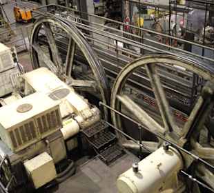 Gewaltige Antribesmotoren u. -turbinen