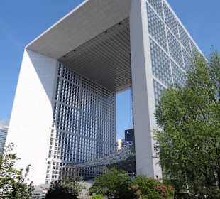 Grand Arche im futuristischen Stadtteil La Defense