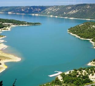 Blick auf den Stausee vor dem Canyon du Verdon
