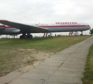 Flugzeug neben Hotel Schwalbennest