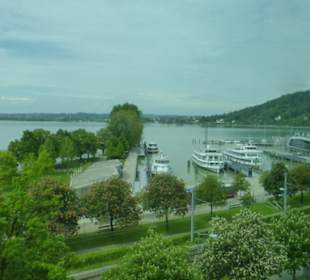 Blick durch das Panoramafenster zum Bodensee