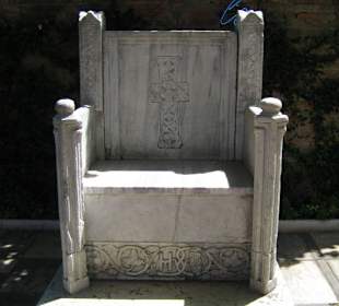 Peggys Thron im Garten