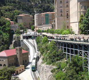 Bahnstation & Kloster