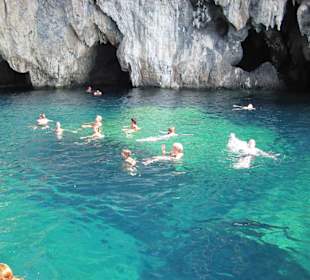 Ausflug Blaue Grotte, Klippenspringen