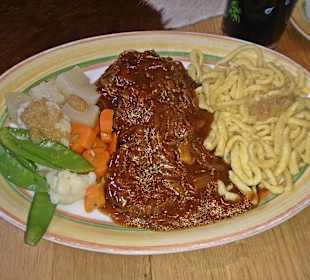 Ochsenbacken mit Spätzle und Gemüse