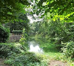 Spaziergang durch die sommerlichen Graftanlagen