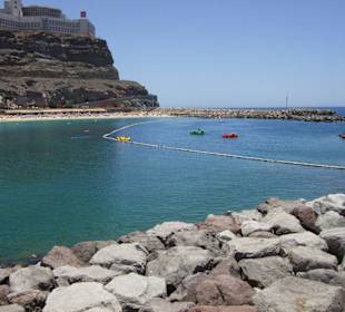 Playa Amadores mit Blick auf Hotel