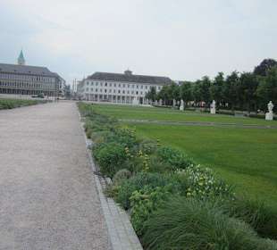 Am Schloss Karlsruhe