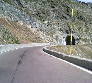 Einfahrt in den Tunnel