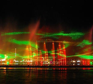 Pokaz świetlny na wodzie