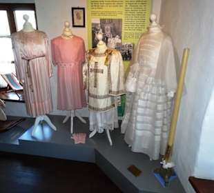 Bekleidung aus alter Zeit