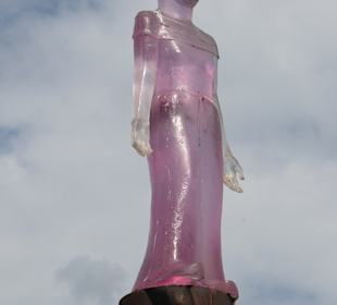 Die Heilige Mechthild von Magdeburg leuchtet lila