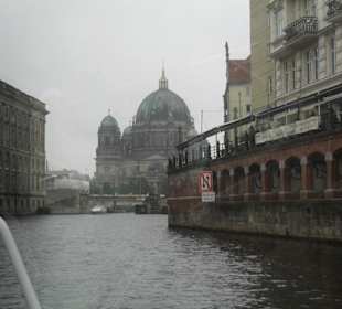 Der Dom im Hintergrund