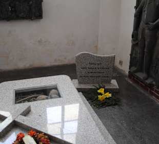 Pomnik i grobowiec budowniczych Katedry