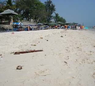 Verschmutzter Strand von Hua Hin