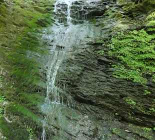Der Wasserfall führte wenig Wasser