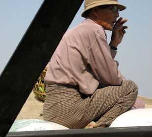 Bootsfahrt zum Gautama Hill