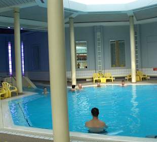 Basen boczny z ławami