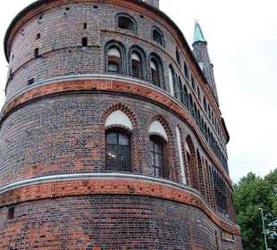 Seitenansicht des Holstentor