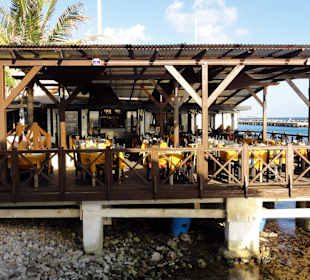Abendstimmung auf der Terrasse des Restaurants