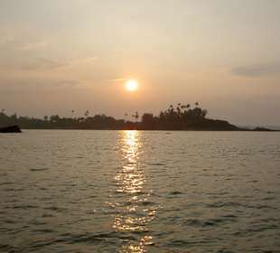 Sonnenaufgang am Fischerboot