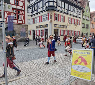 Musikzug und einer mit dem Meistertrunk Krug