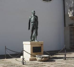 Skulputr eines Torreros an der Stierkampfarena