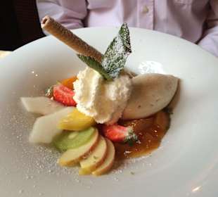 Topfennockerl mit Marillenröster