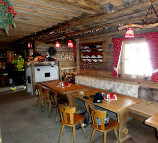 Blick in die Gasträume der Hütte