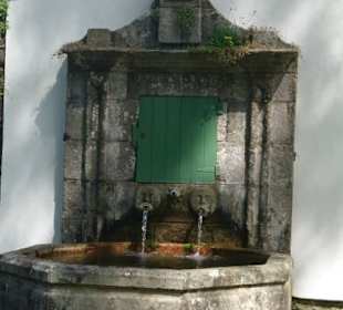 Brunnen in der Anlage.
