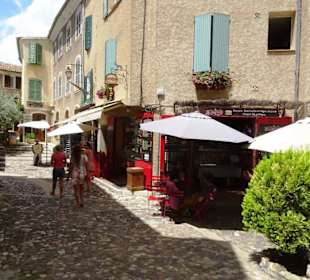 Spaziergang durch Moustiers-Sainte-Marie 