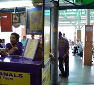 Fahrt auf dem Chao Phraya Fluss Bangkok