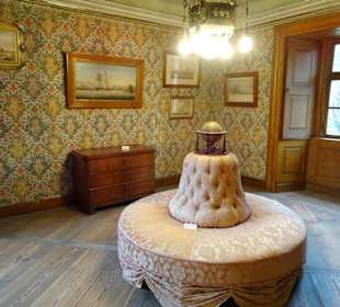 Rundgang durch die Räume des Wasserschlosses