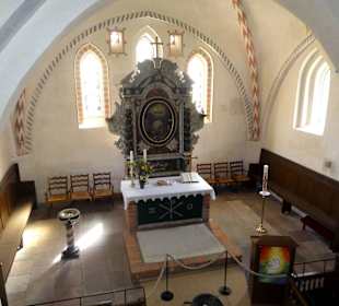 Blick aus der Höhe auf den Altar