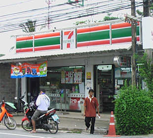 Zwei  Eleven Supermärkte 