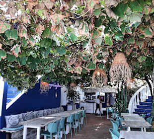 Eines der vielen Lokale an der Promenade von Luz