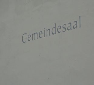 Brunnen an der Kirche Dießen