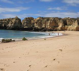 Öffentlicher Strand unterhalb des Hotels