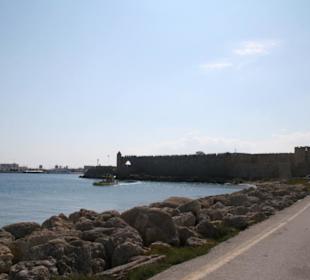 Mandraki Hafen Ostseite