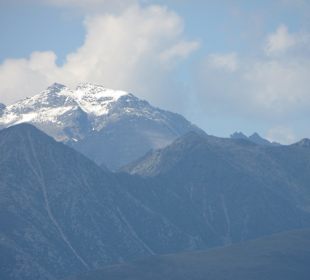 Ausblick in die Bergwelt von der Rodenecker Alm